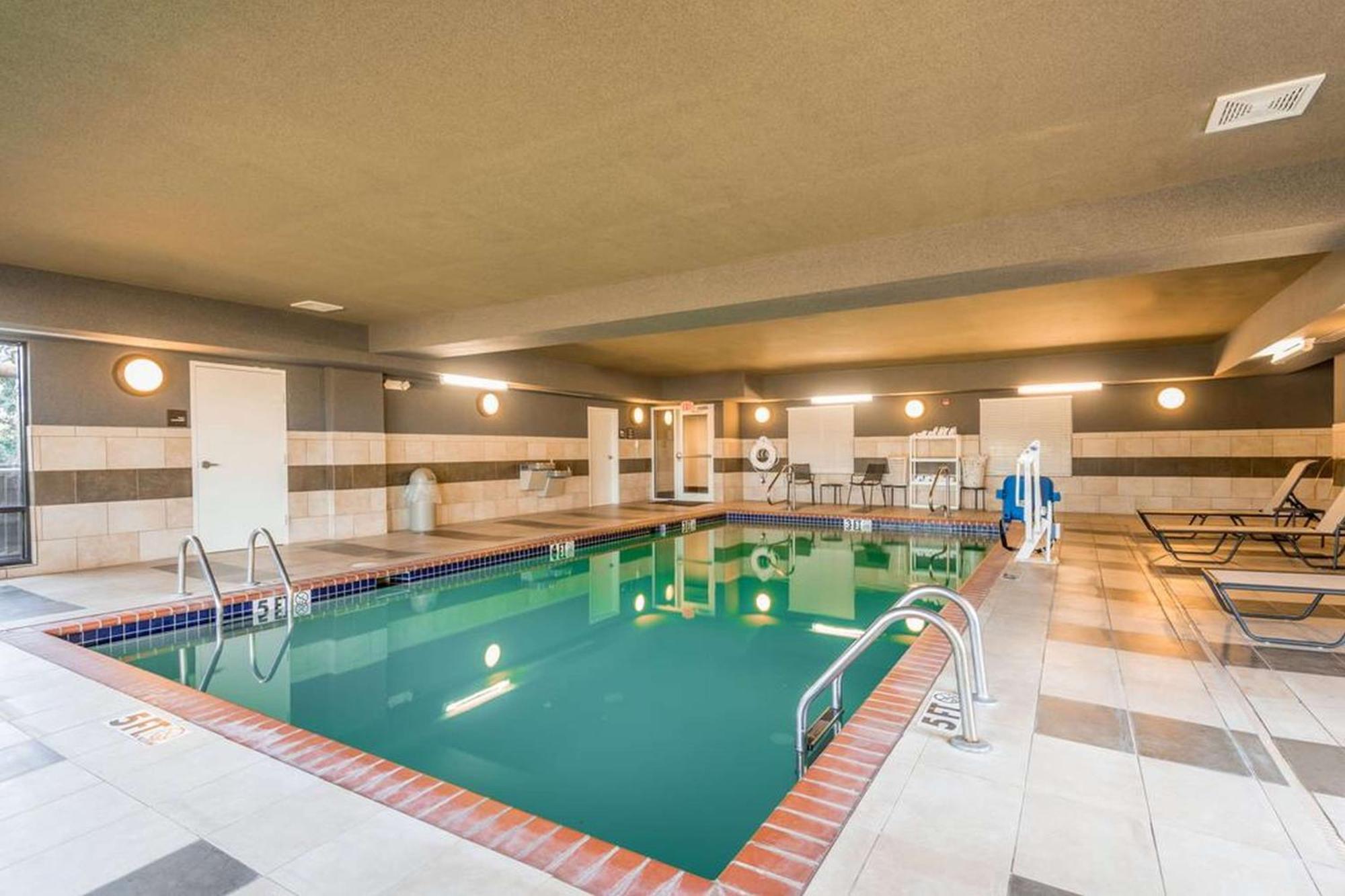 Hampton Inn New Albany Exteriér fotografie
